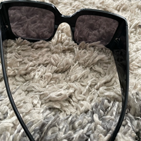 Sunglasses - women’s black - Picture 3 of 3